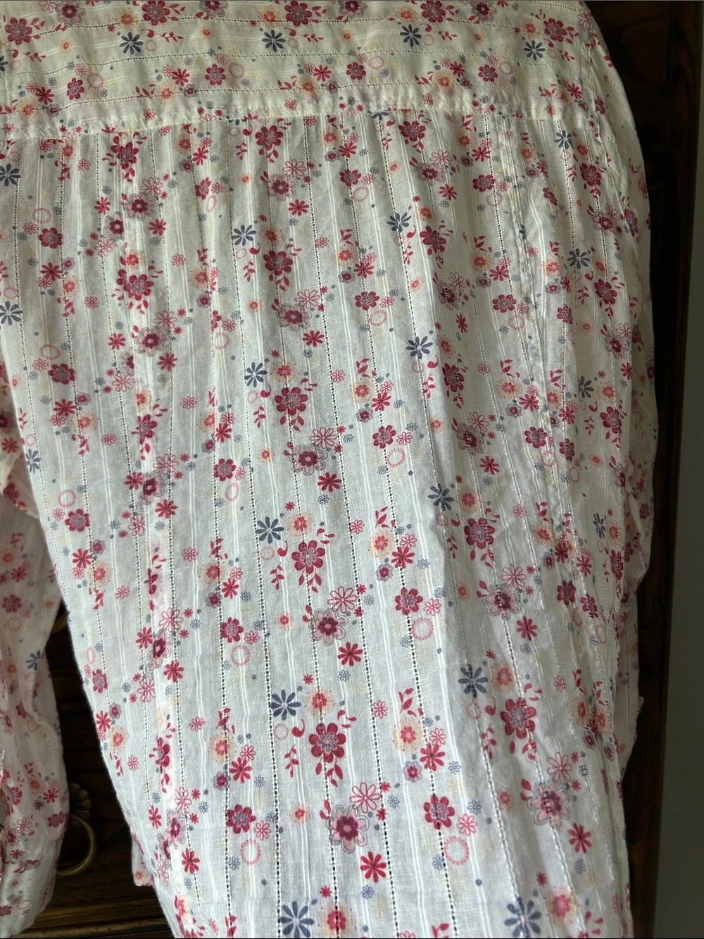 Maurices White Cotton Floral Snap-Up Blouse with Pink and Blue Flowers, Size XL - Picture 5 of 7